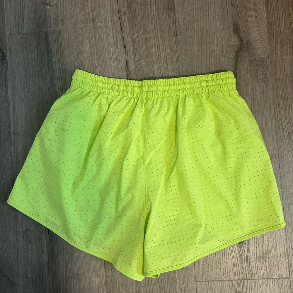 Lululemon Court Rival Perforated Shorts - Picture 4 of 4